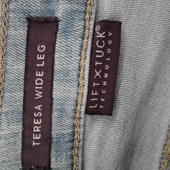 NYDJ Teresa Light Blue Wide Leg Frayed Comfy Denim Lift Tuck Technology Jeans - Picture 6 of 16